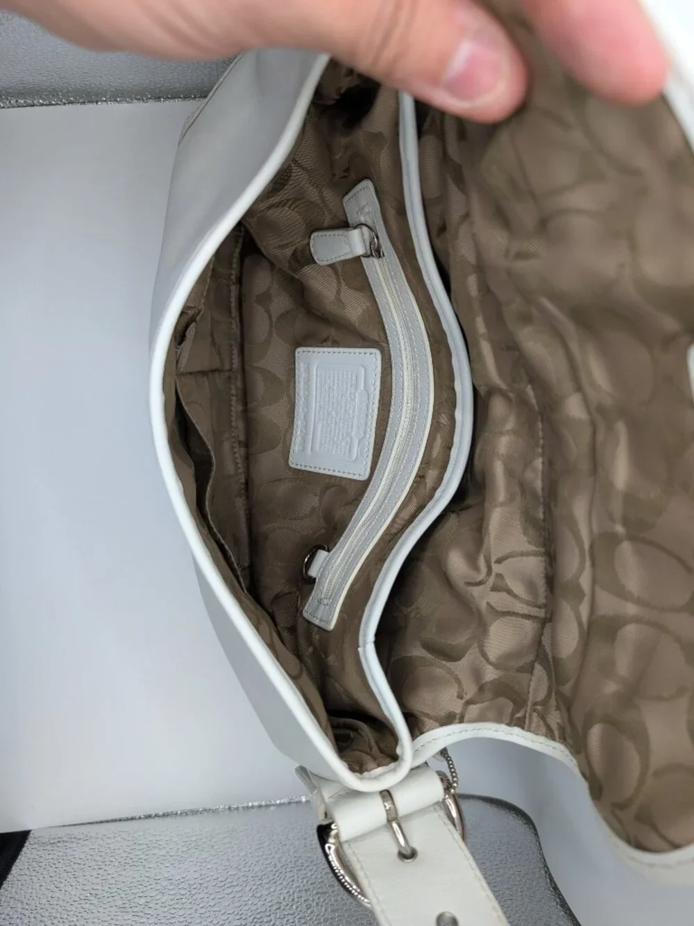 Coach Soho Flap Hobo White Leather Vintage Buckle Bag M040-9248